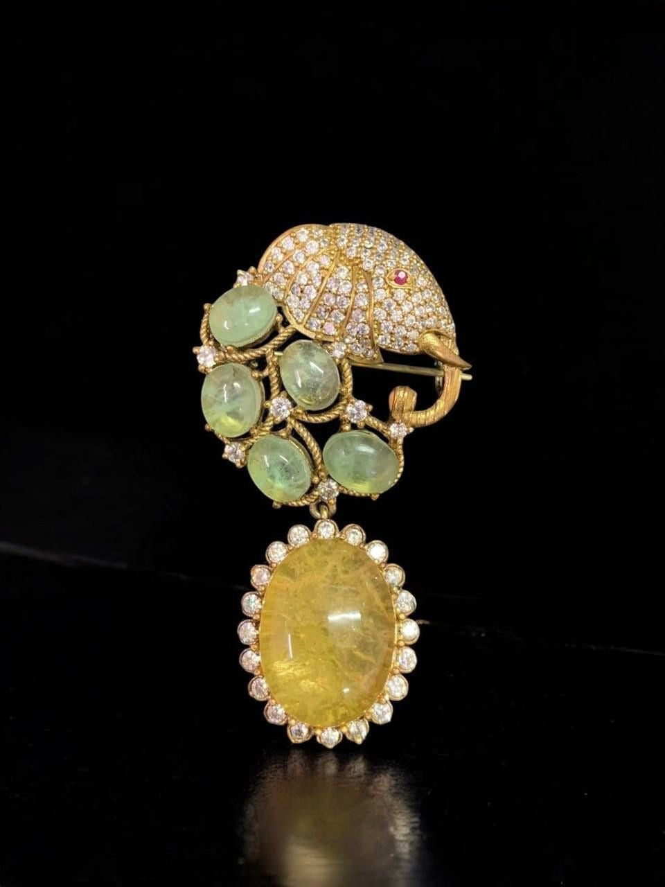 BROOCHES