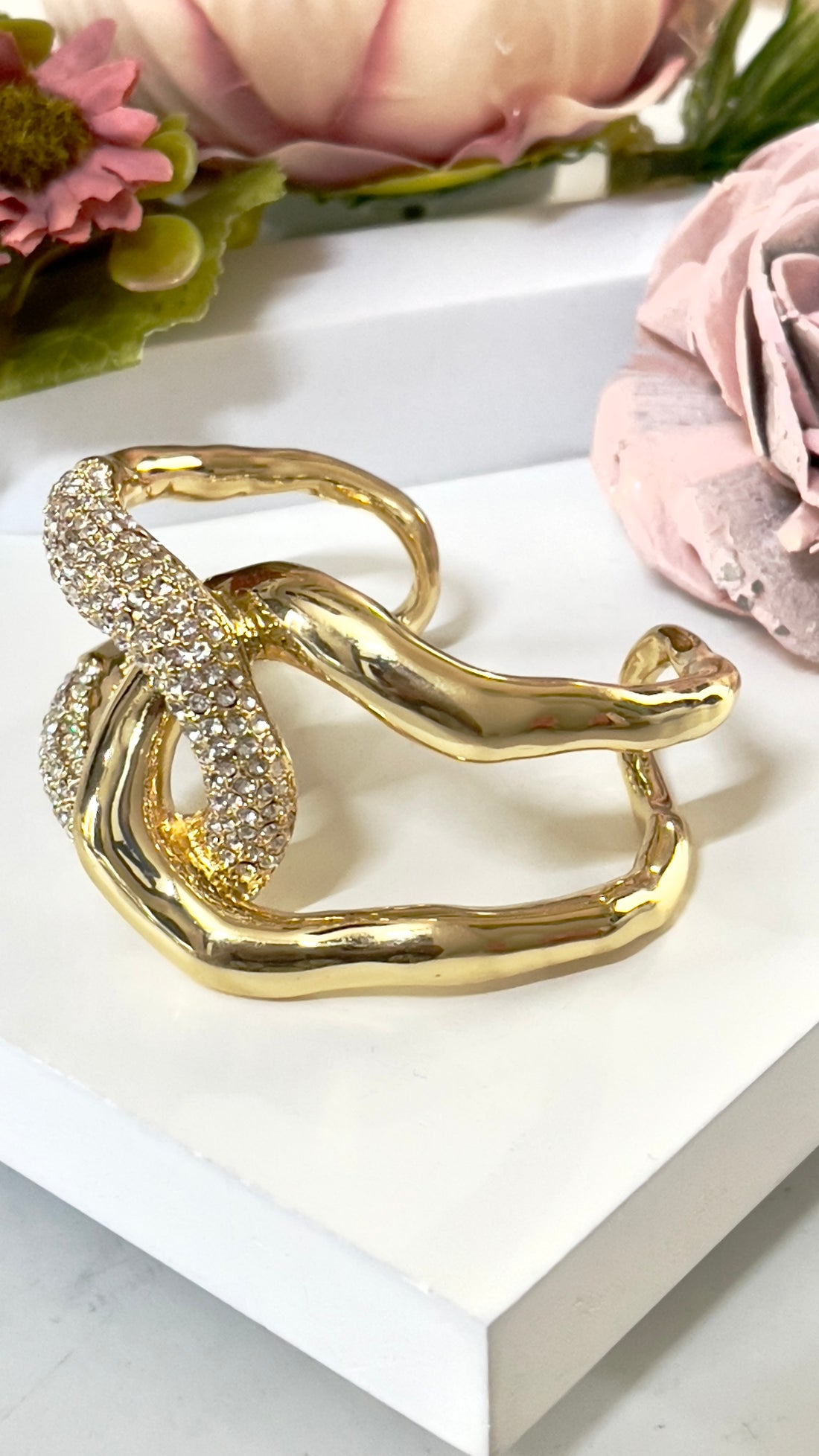 INTER-TWINED CUFF