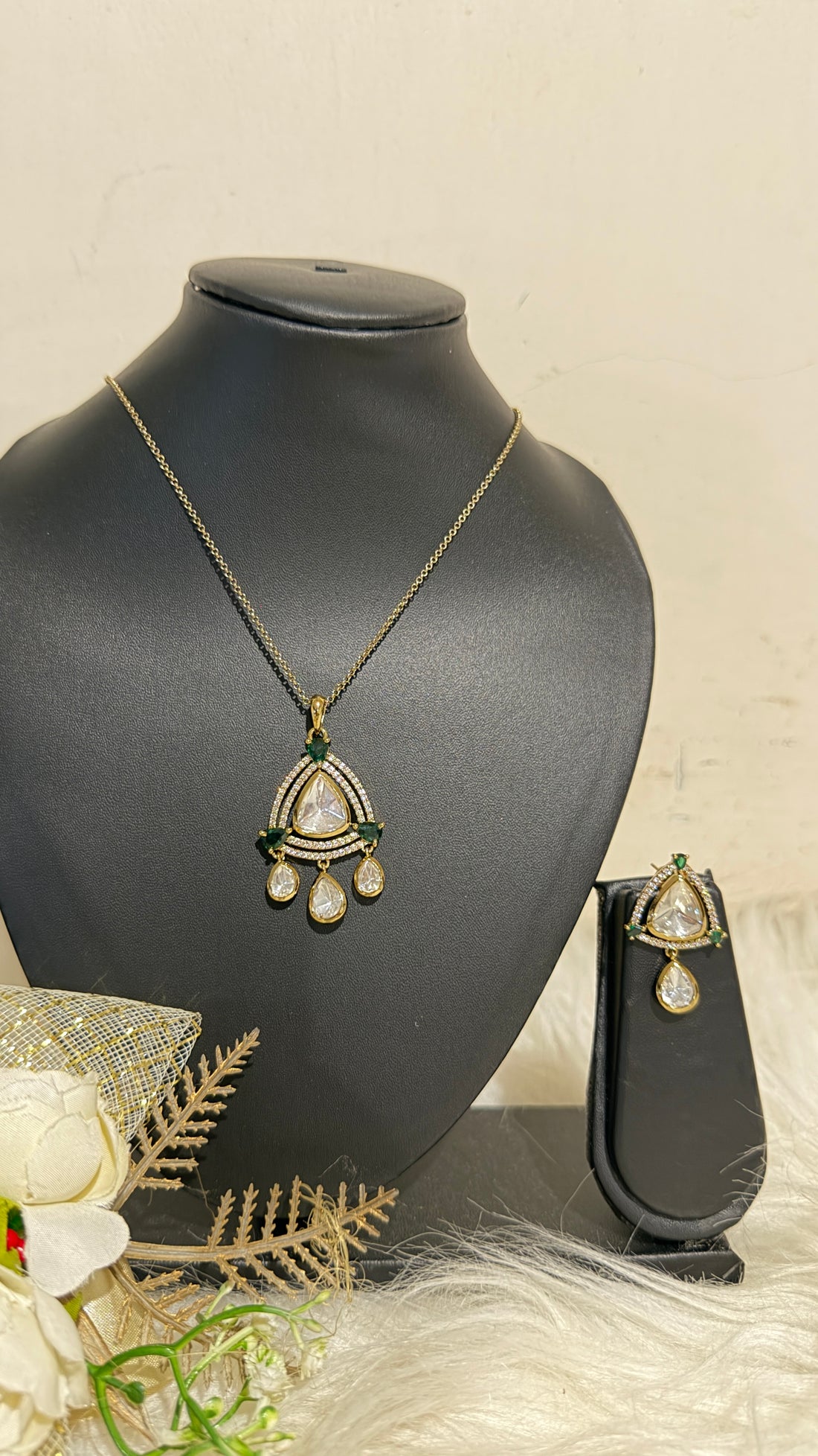 ARAELLE PENDANT SET