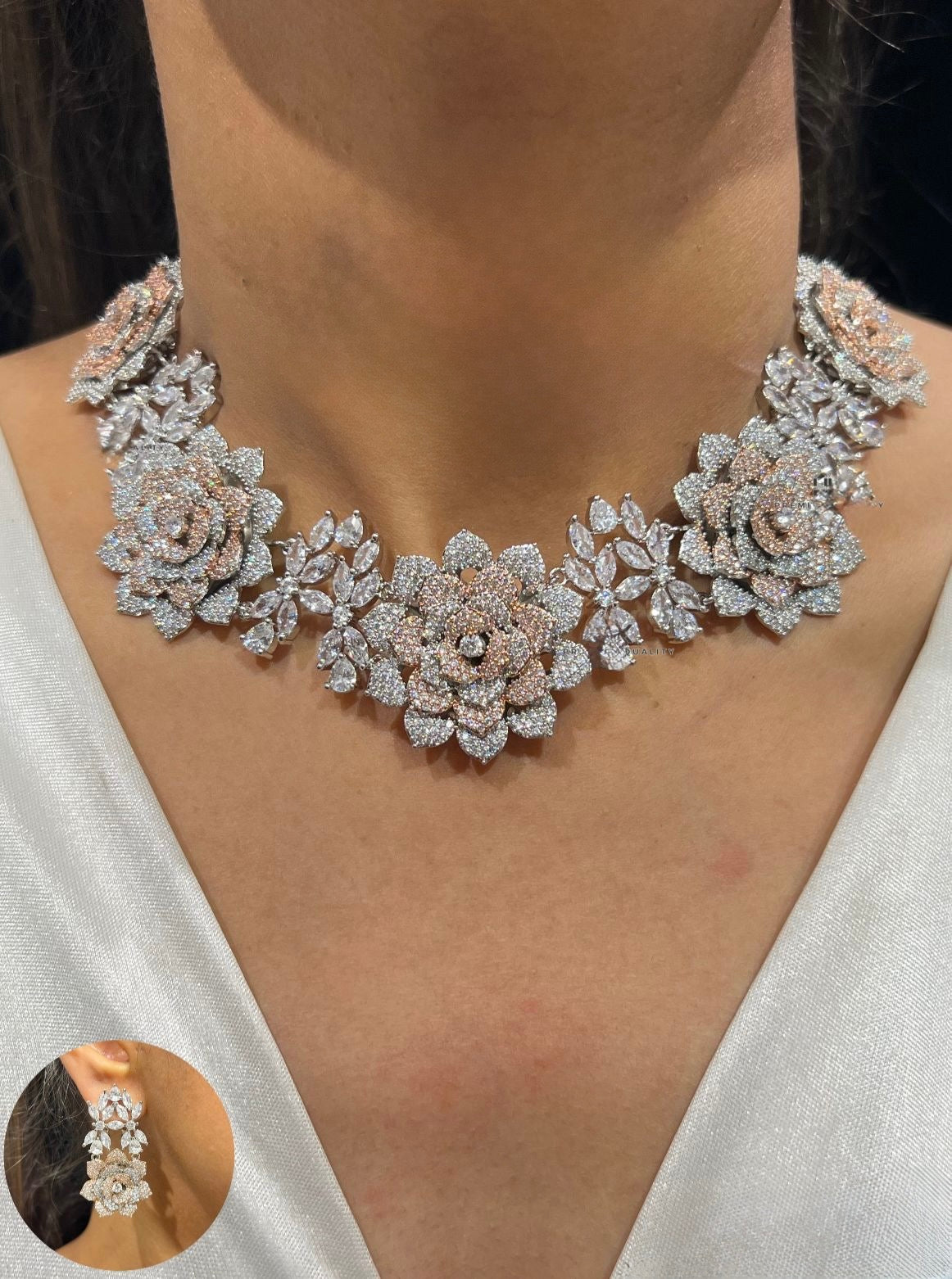 ROSE FLARE NECKLACE