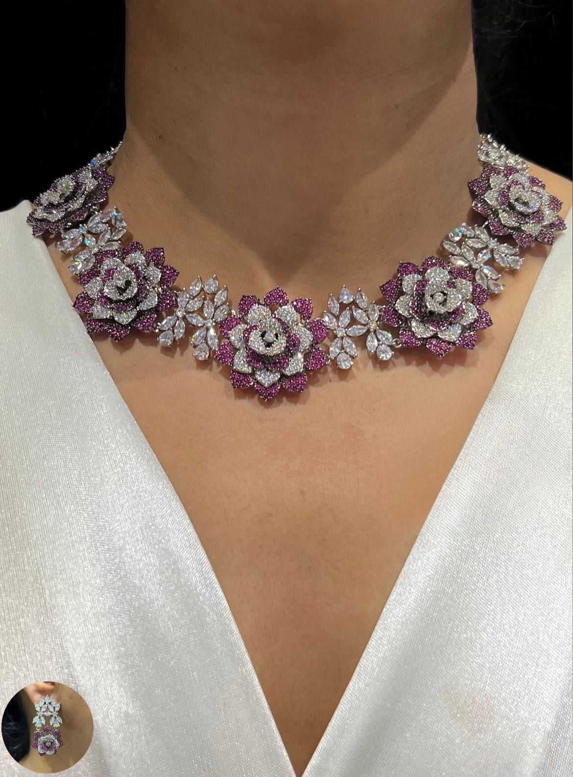 ROSE FLARE NECKLACE