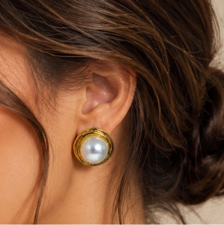 PEARL CLASSIC STUDS