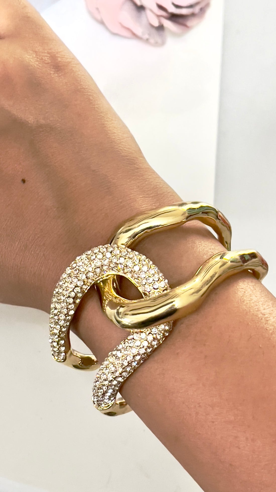 INTER-TWINED CUFF