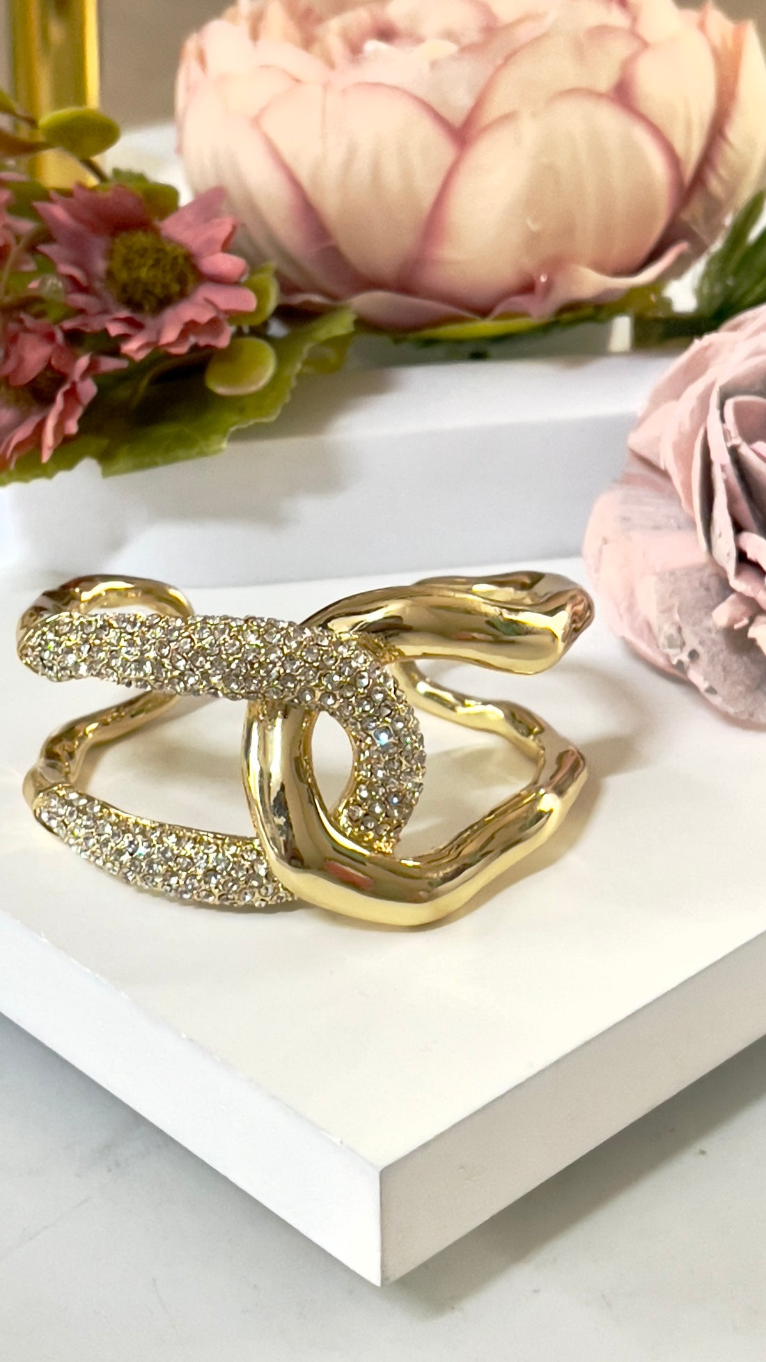 INTER-TWINED CUFF
