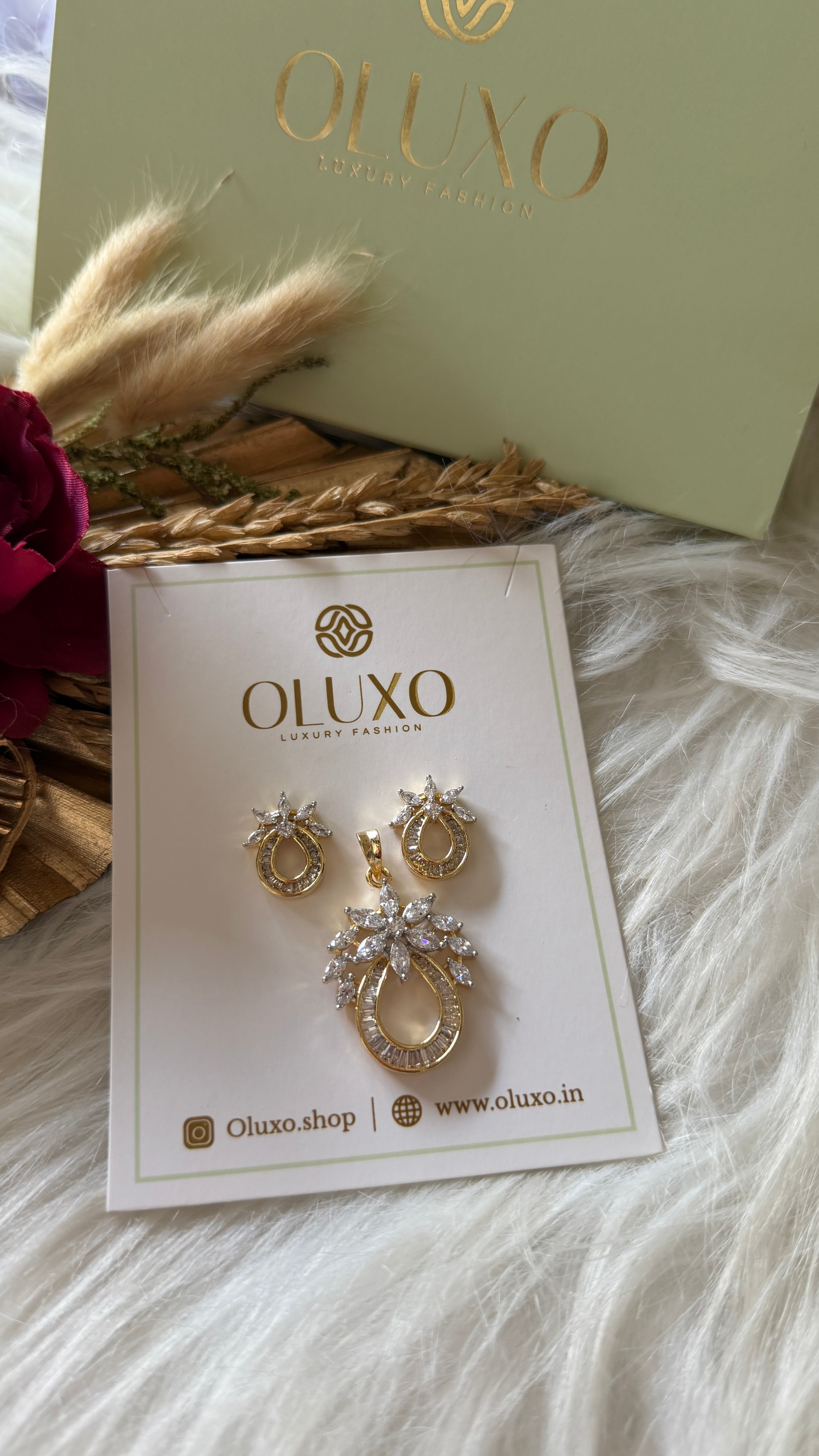 ELARA PENDANT SET