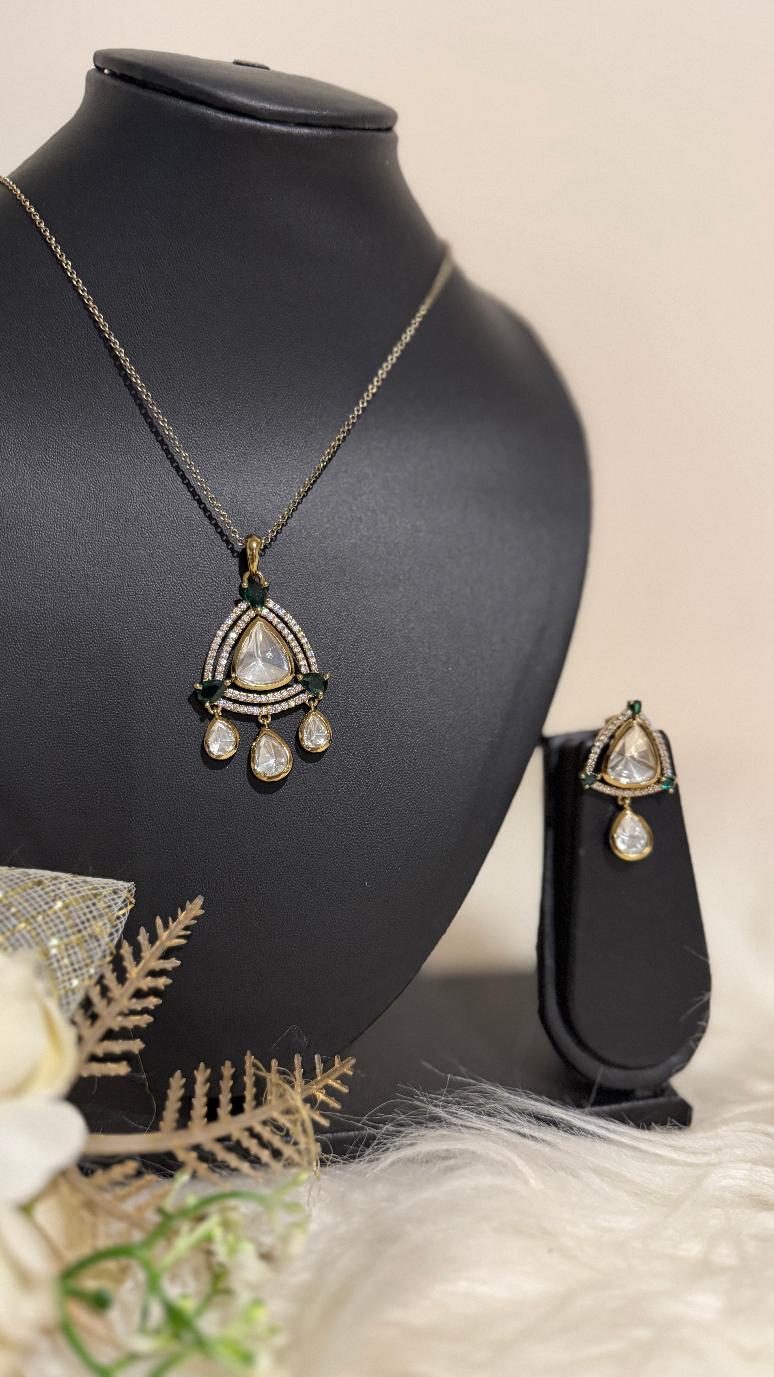 ARAELLE PENDANT SET