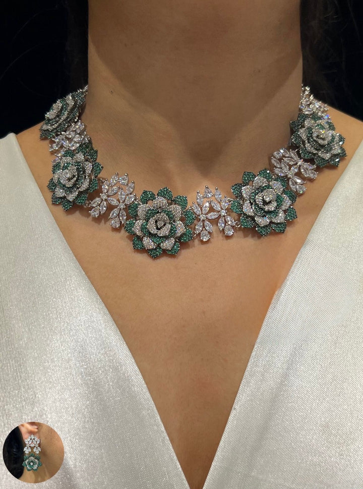 ROSE FLARE NECKLACE