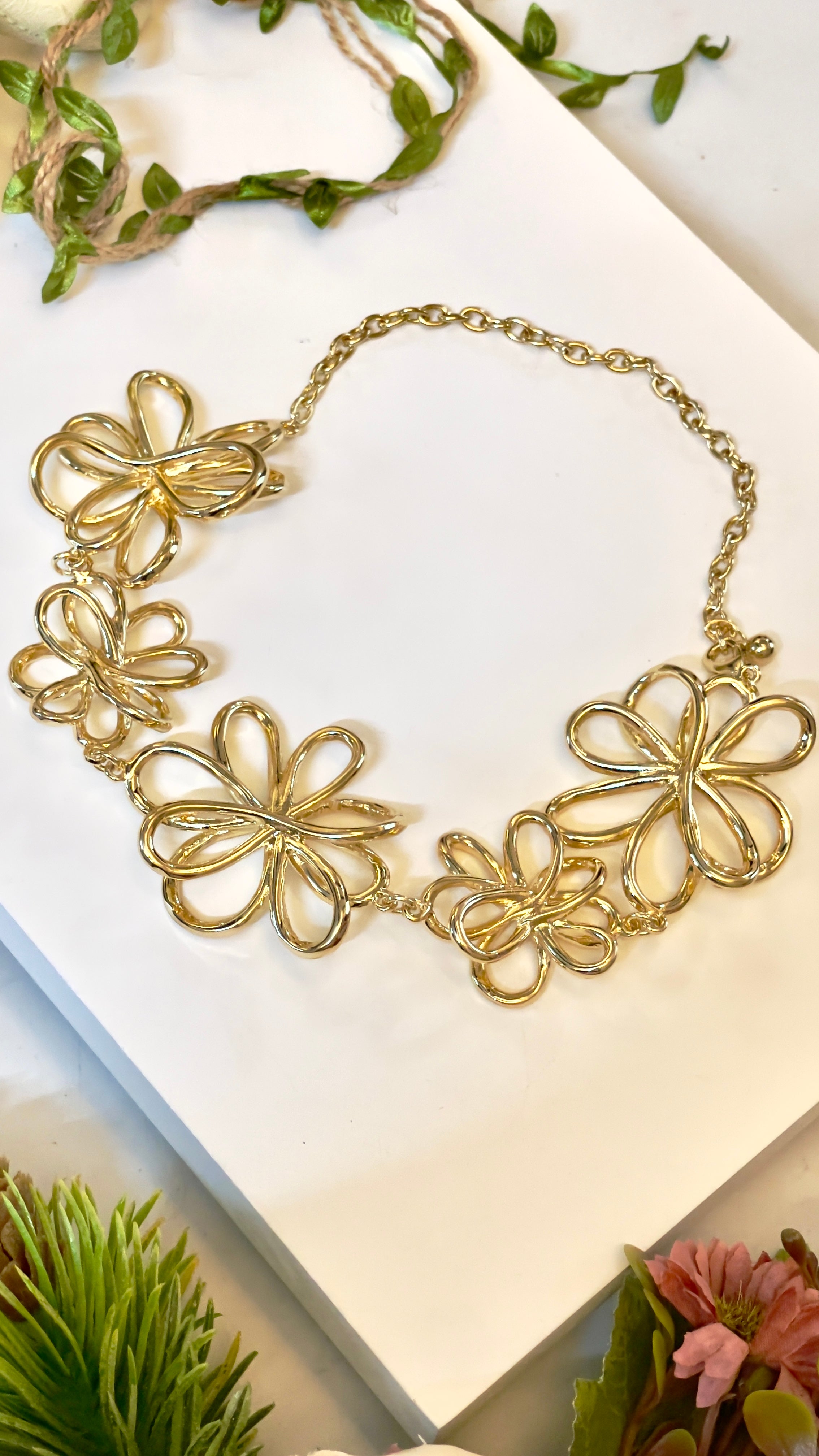 FLOWER LINK NECKLACE