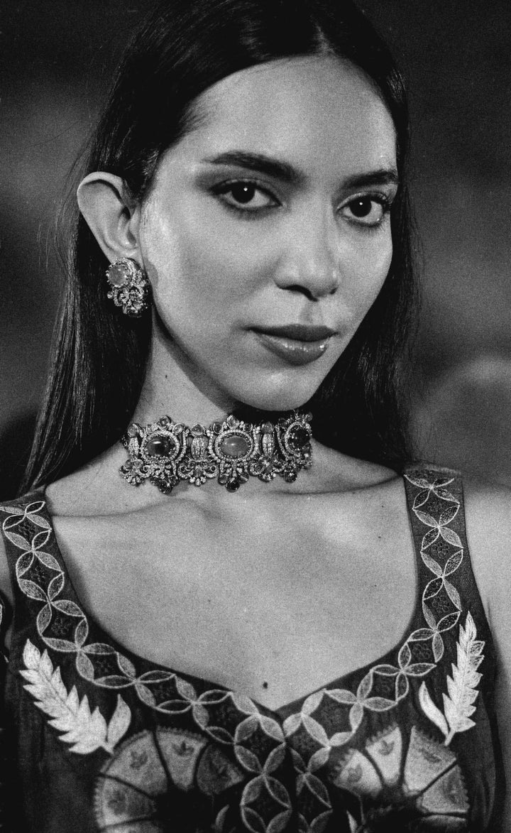 SABYA ESTELLE CHOKER