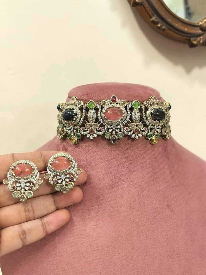 SABYA ESTELLE CHOKER