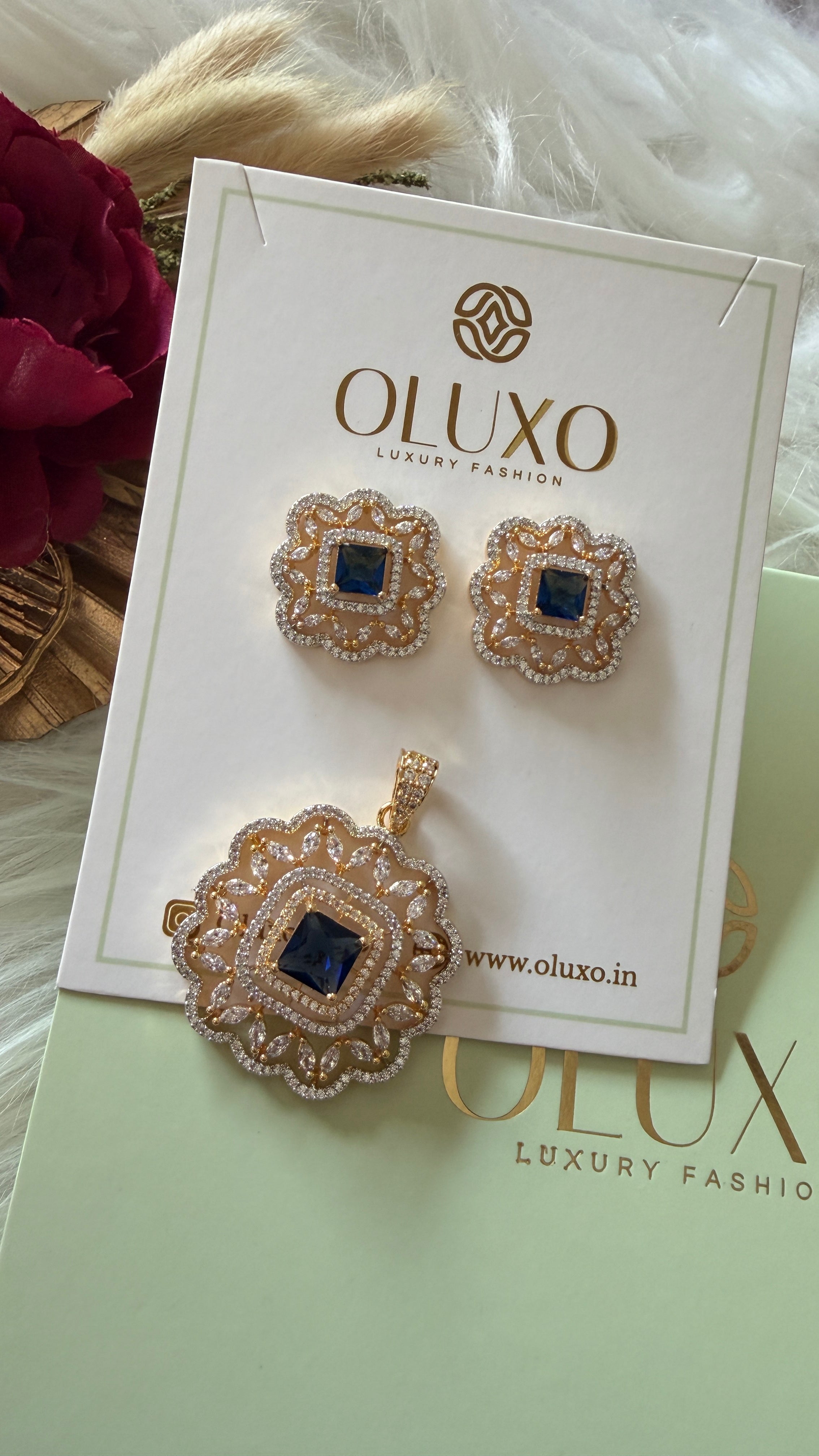AURELIA PENDANT SET