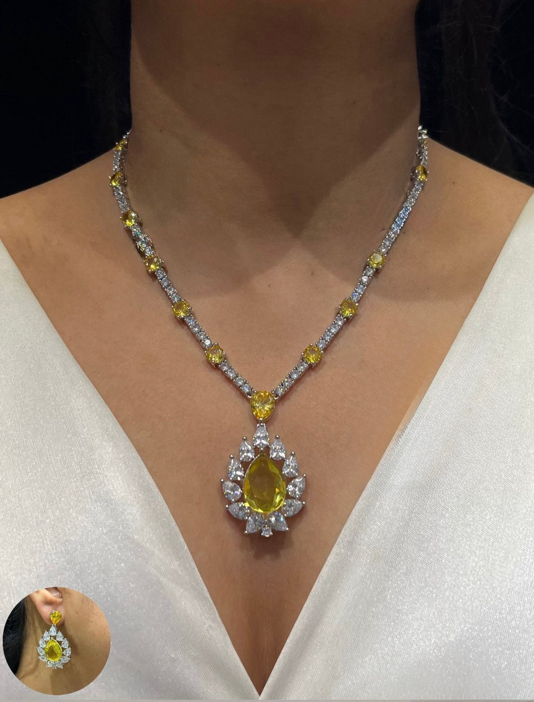 PETAL FROST DIA NECKLACE
