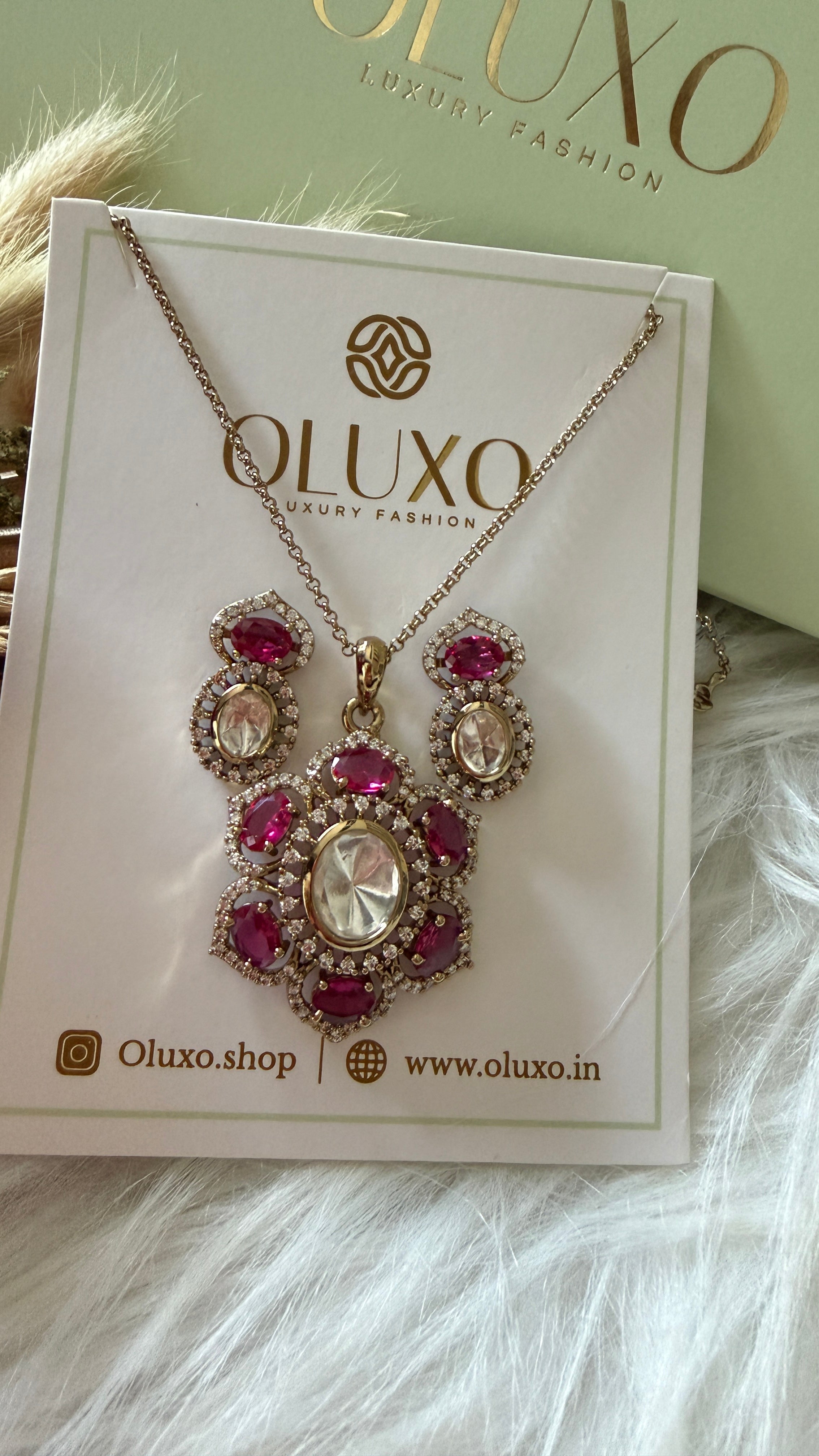 AVIANA PENDANT SET