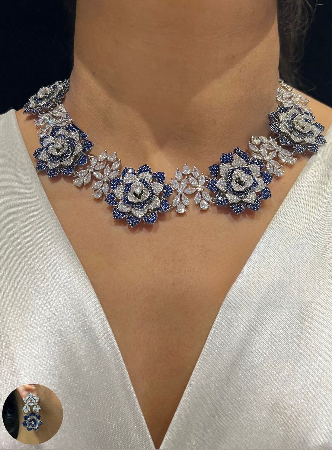 ROSE FLARE NECKLACE