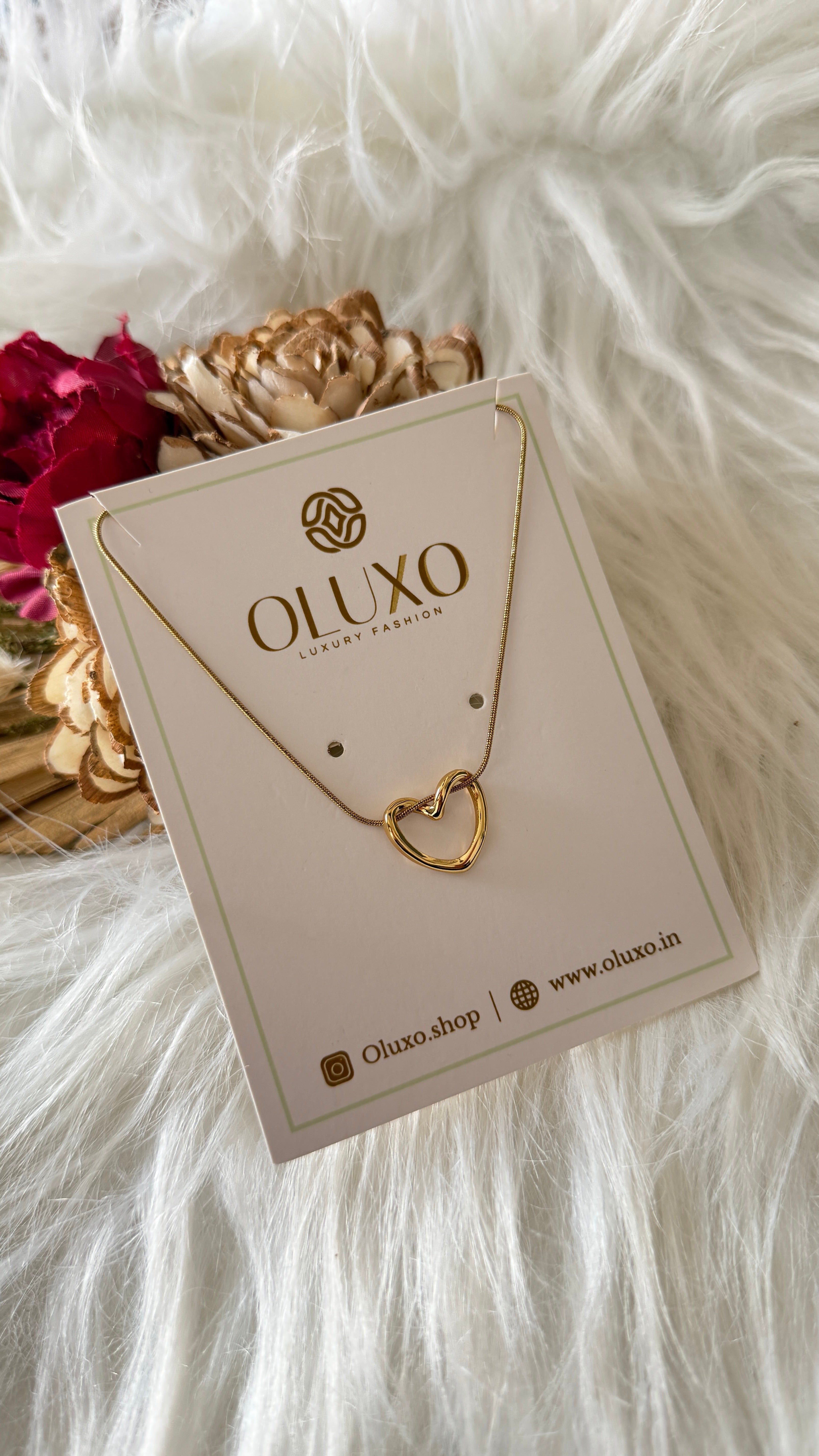 CURVED HEART PENDANT