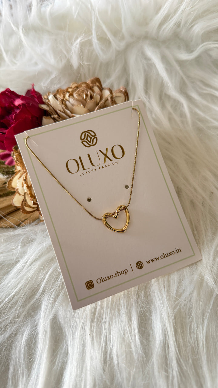 CURVED HEART PENDANT