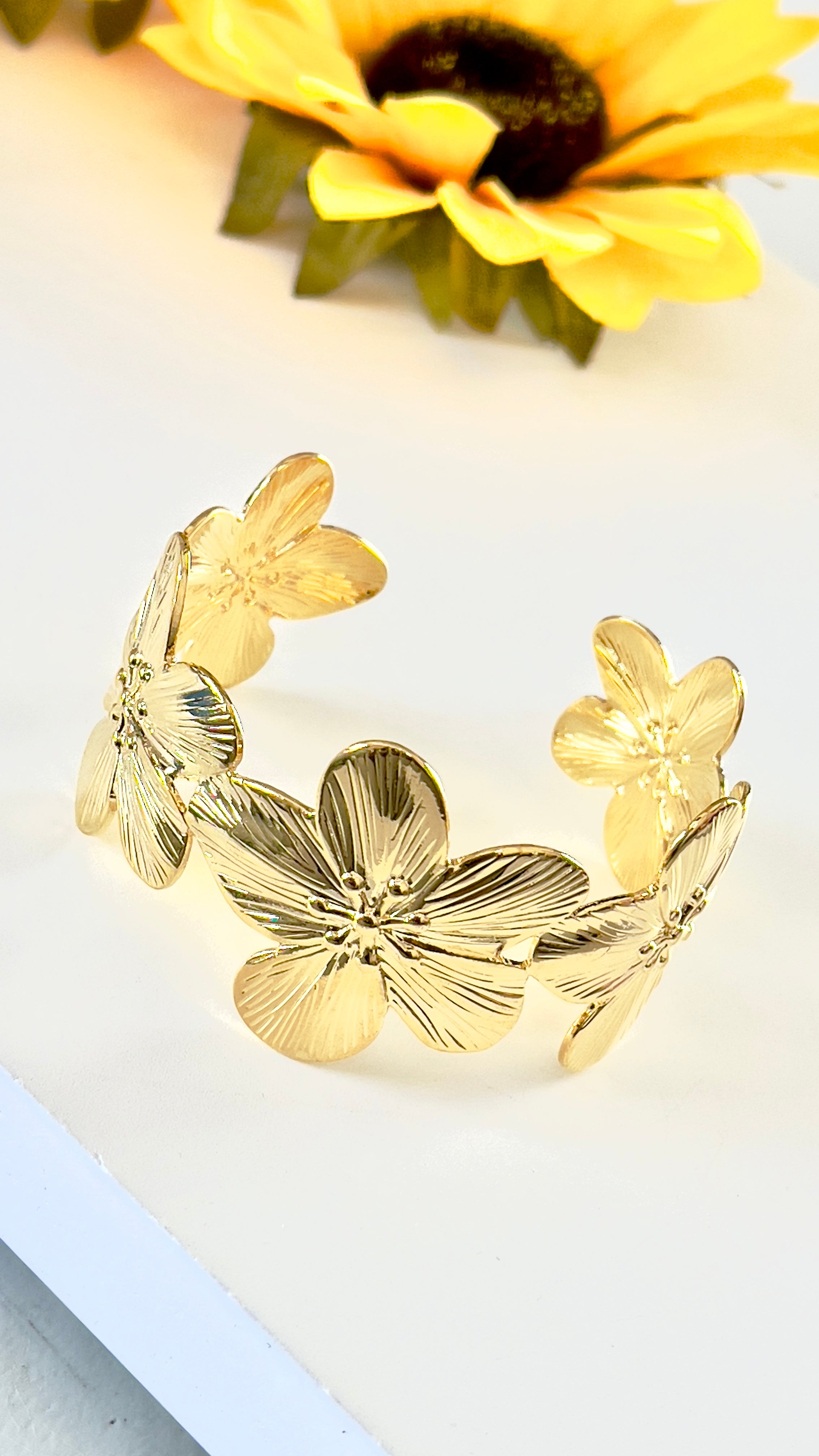 BLOSSOM CUFF