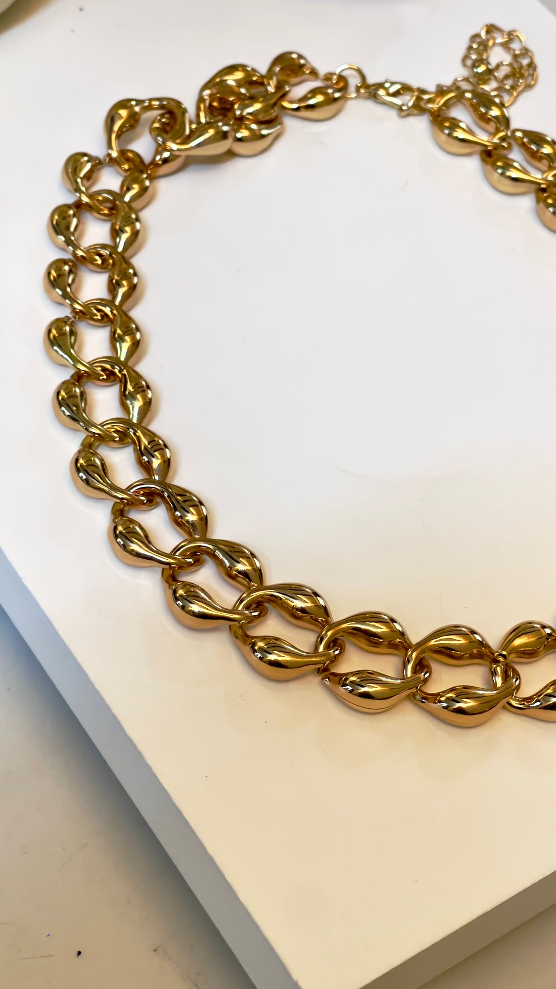 HOOP LOOP CHAIN