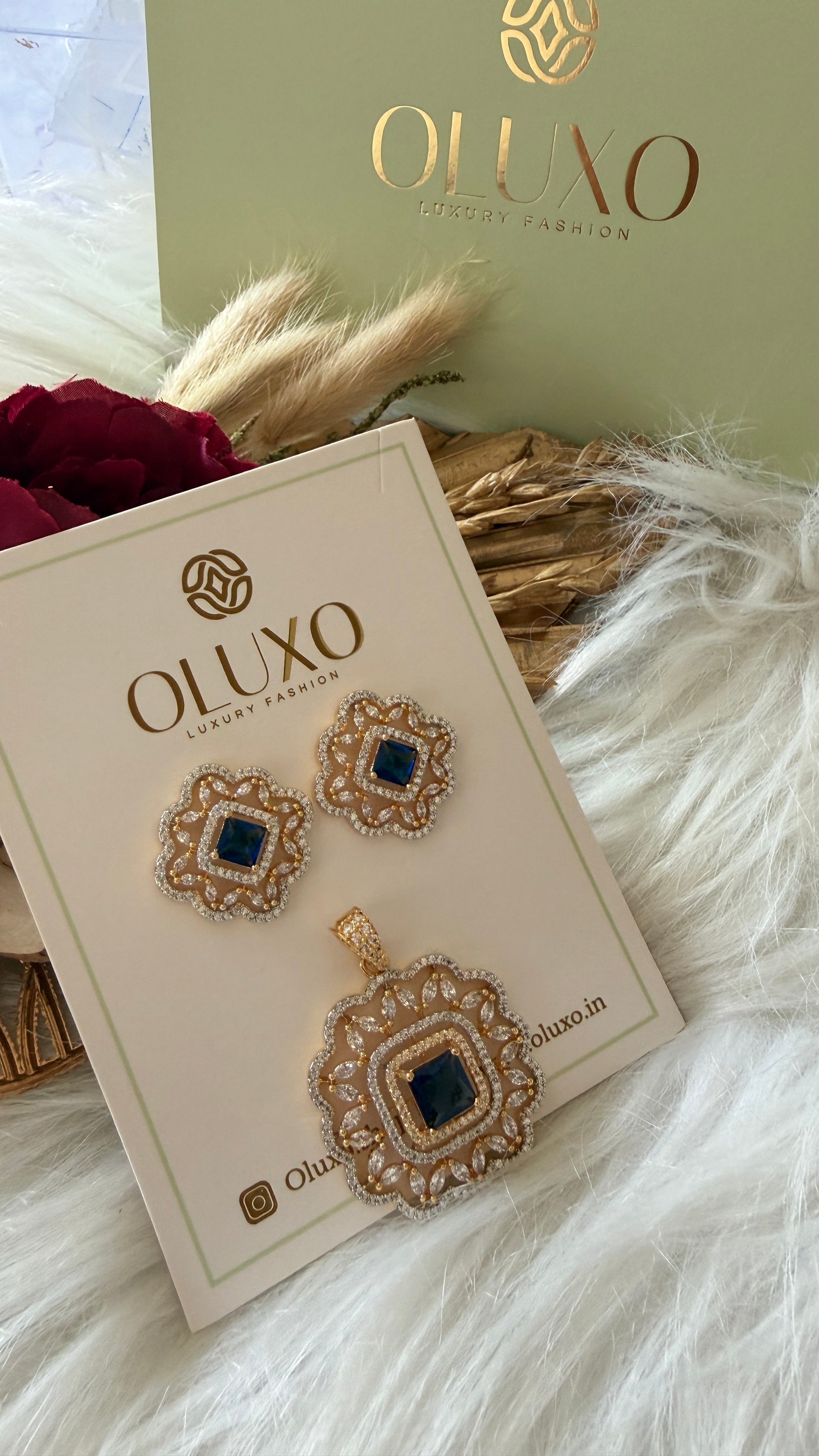 AURELIA PENDANT SET