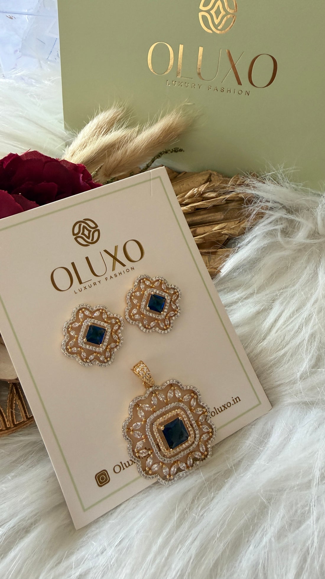 AURELIA PENDANT SET