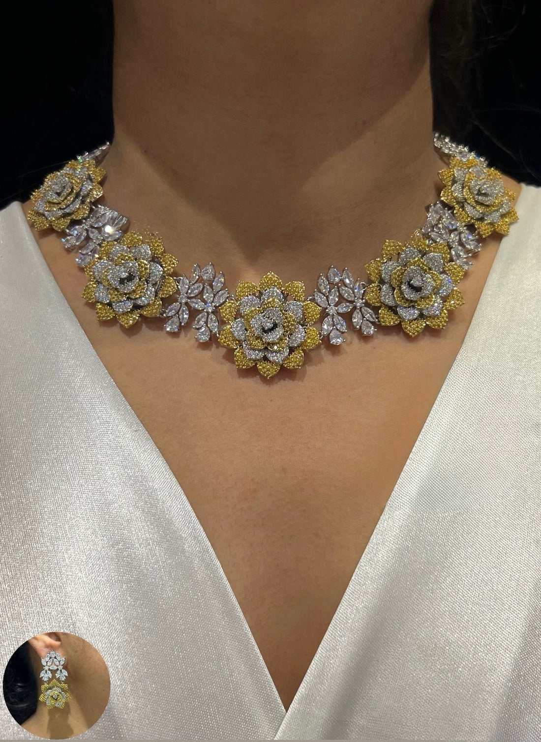 ROSE FLARE NECKLACE