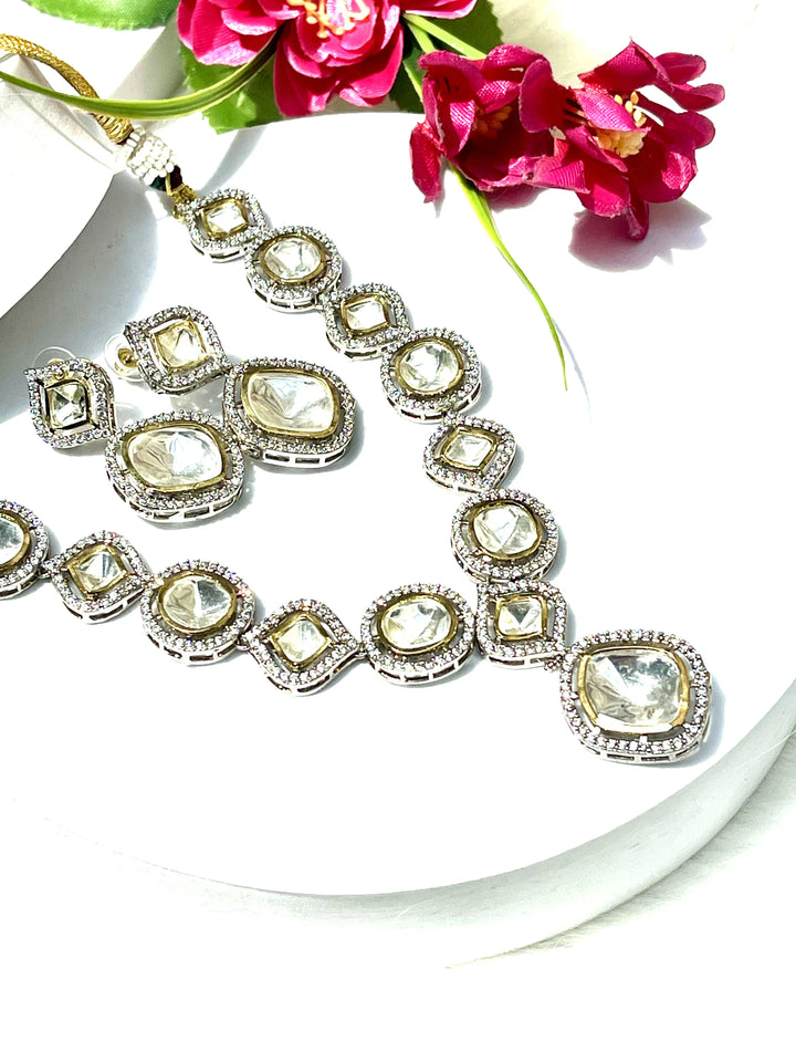 DAISY POLKI NECKLACE