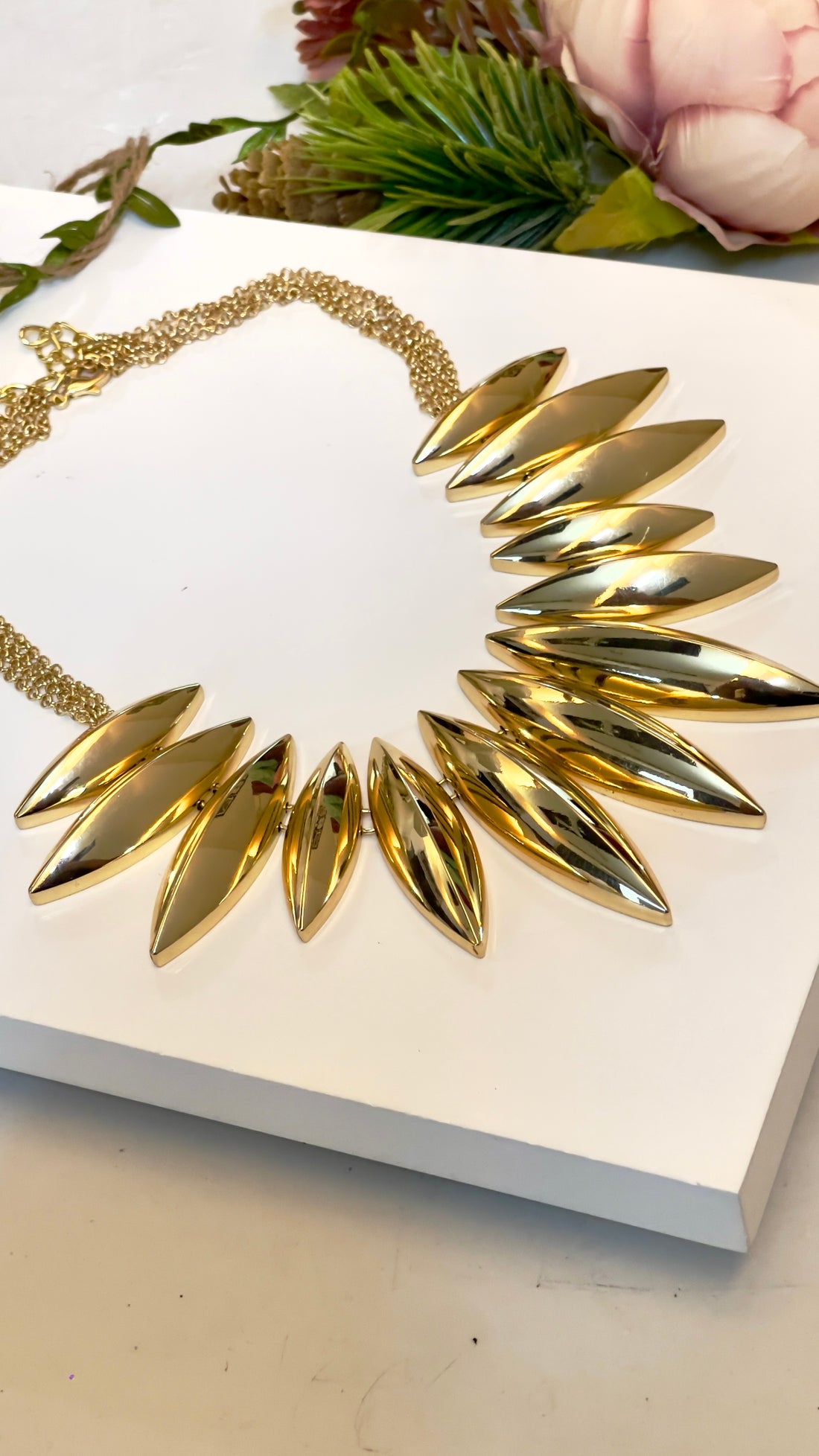 DOMED LEAF NECKLACE