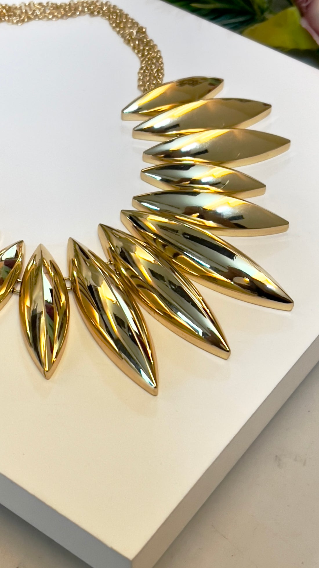 DOMED LEAF NECKLACE