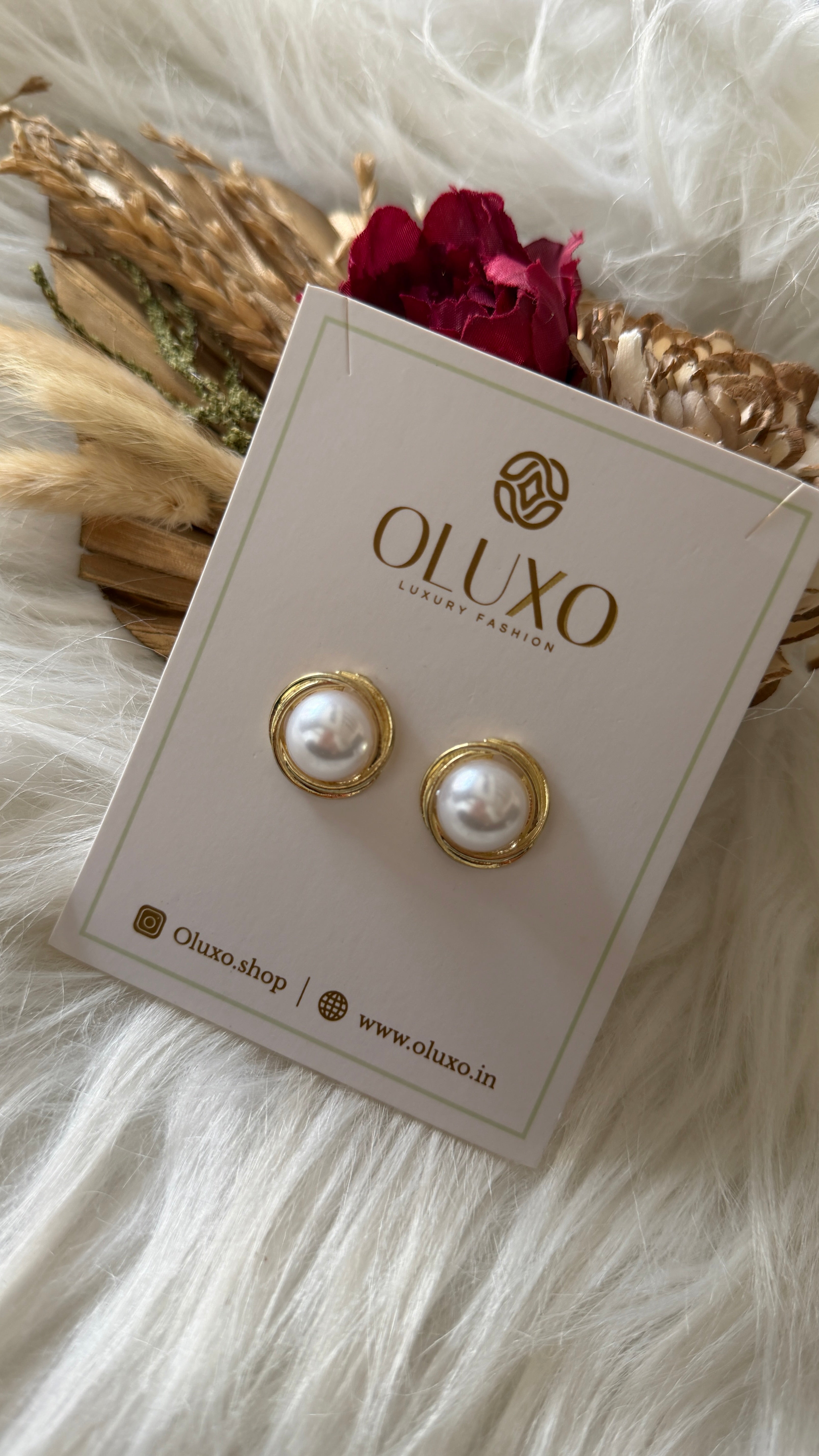 PEARL CLASSIC STUDS