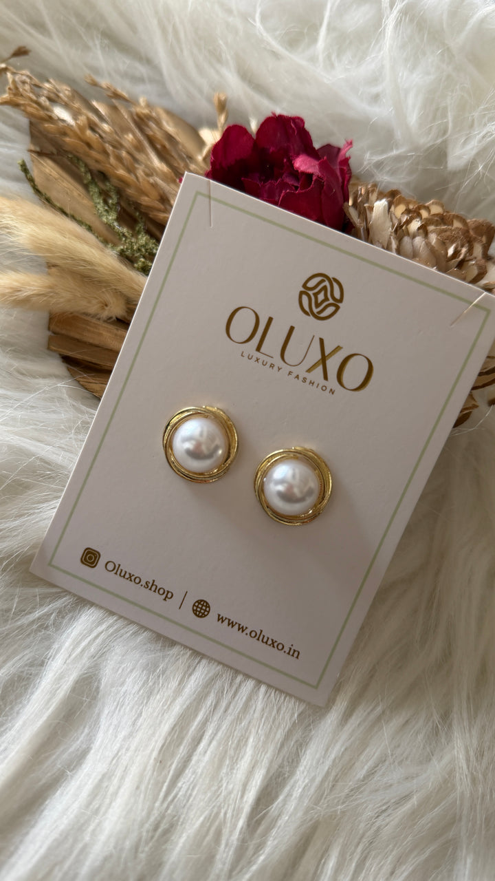 PEARL CLASSIC STUDS