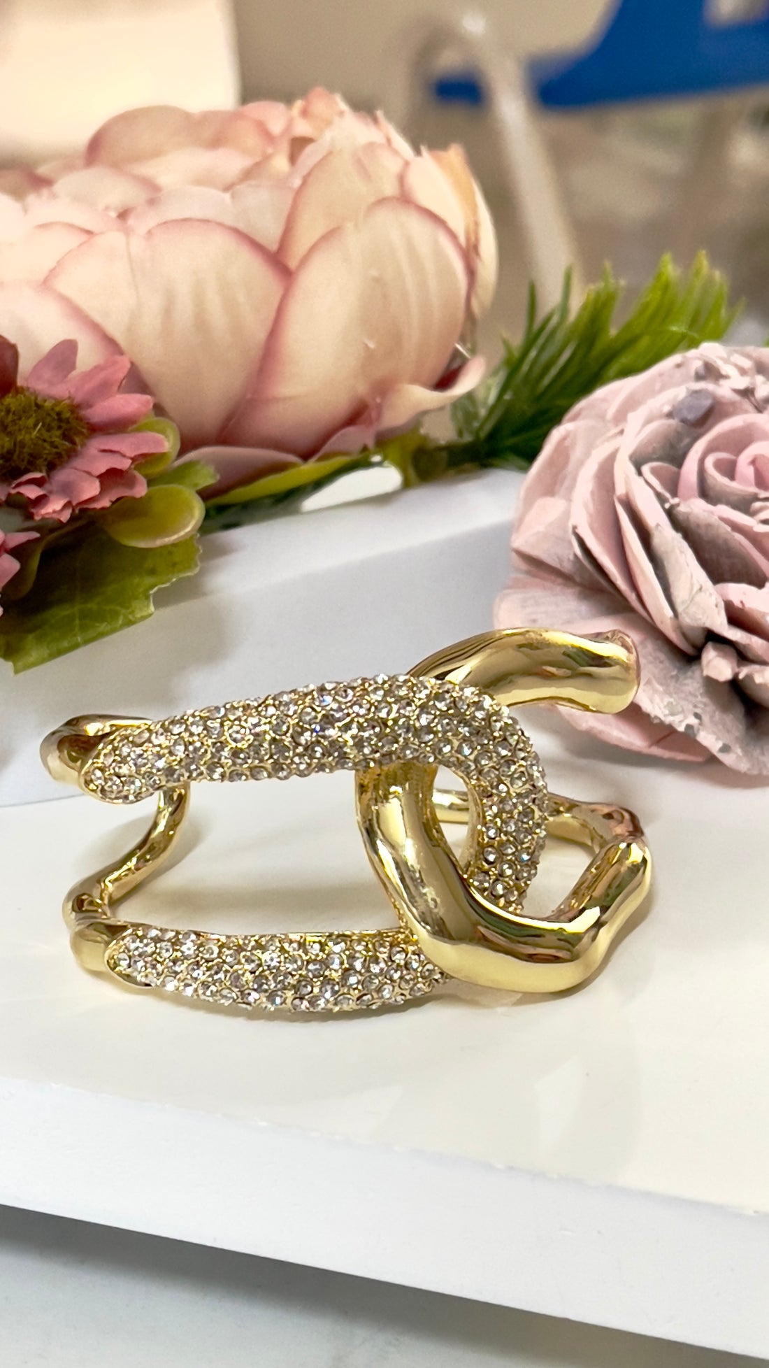 INTER-TWINED CUFF