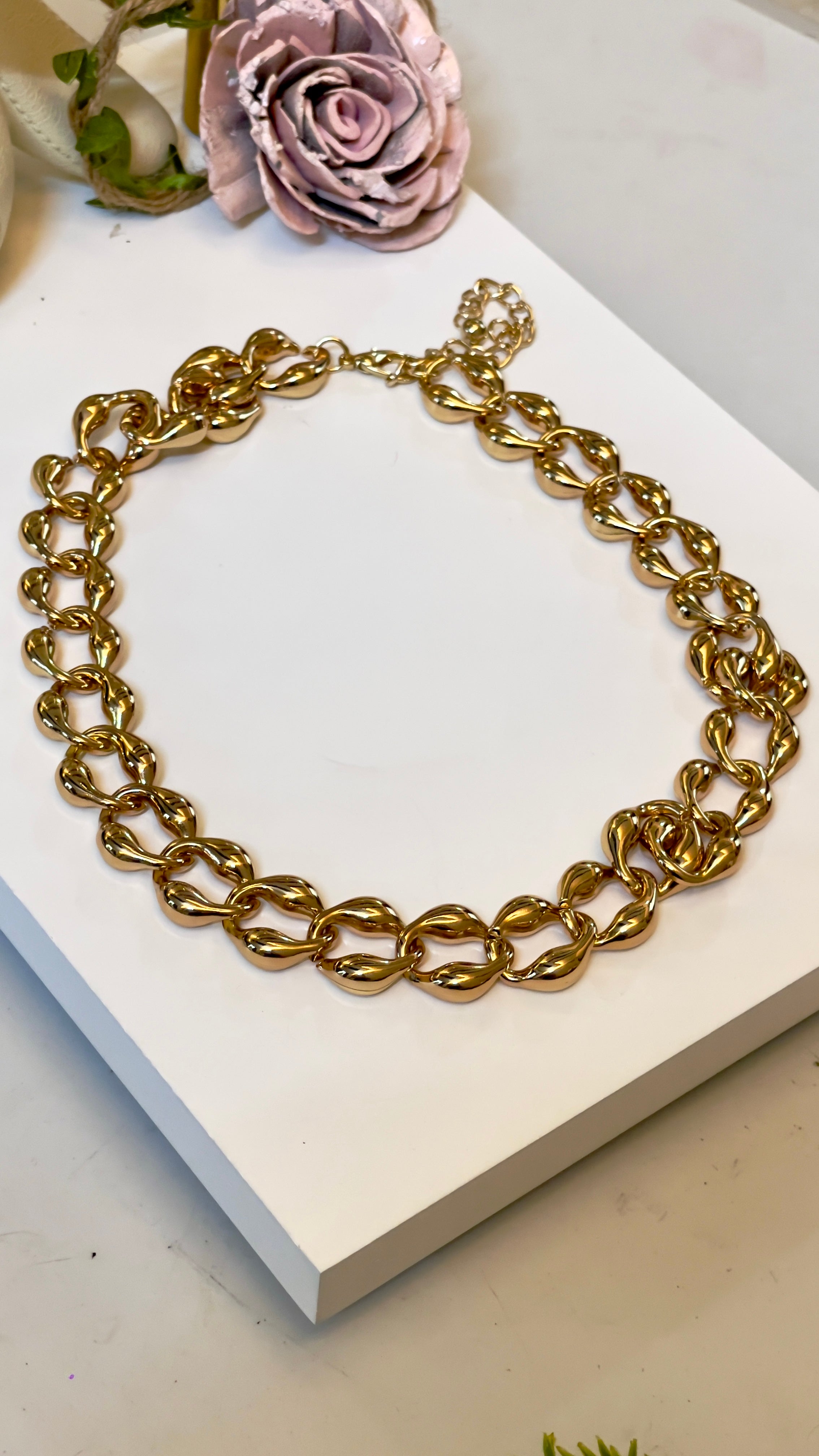 HOOP LOOP CHAIN