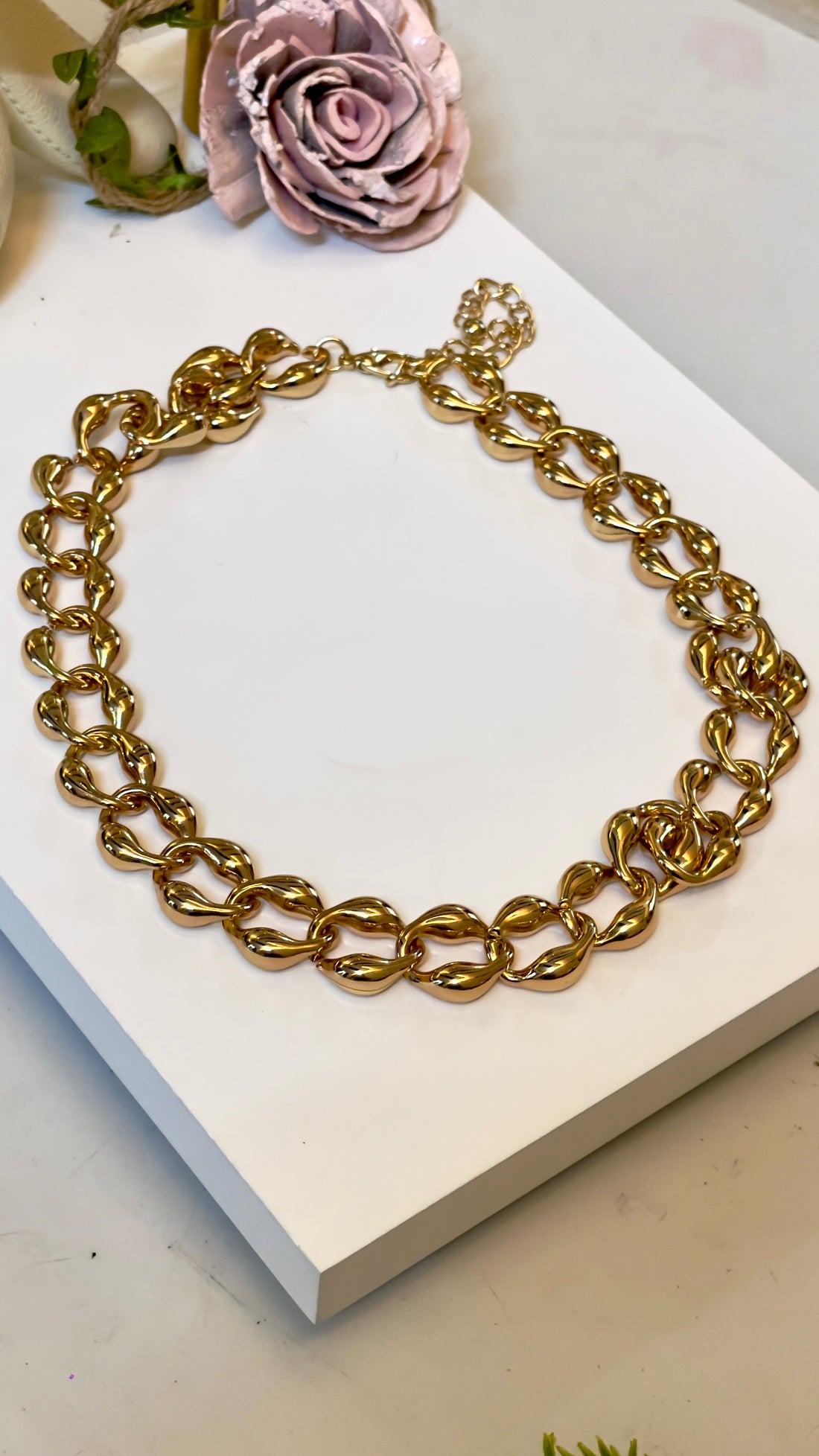 HOOP LOOP CHAIN