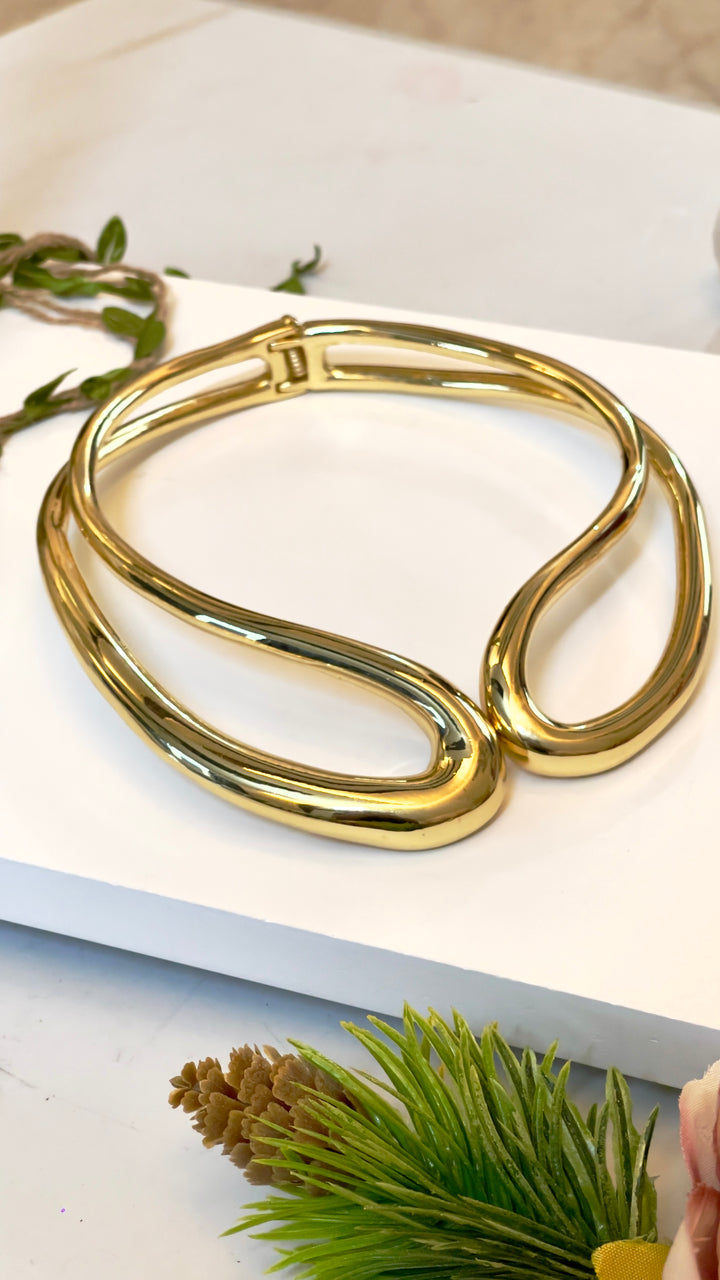 CLASP NECKLACE