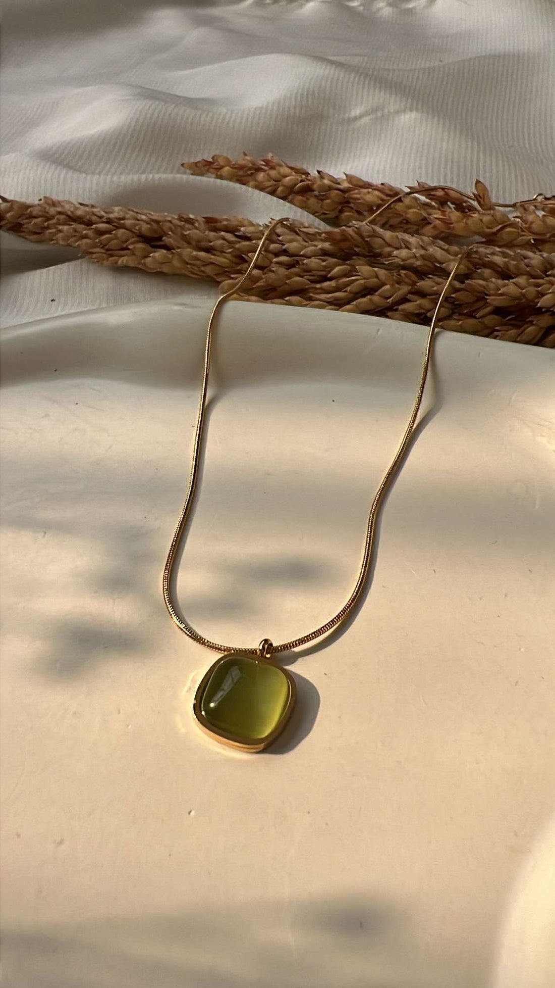 ELEGANT OPAL CHAIN
