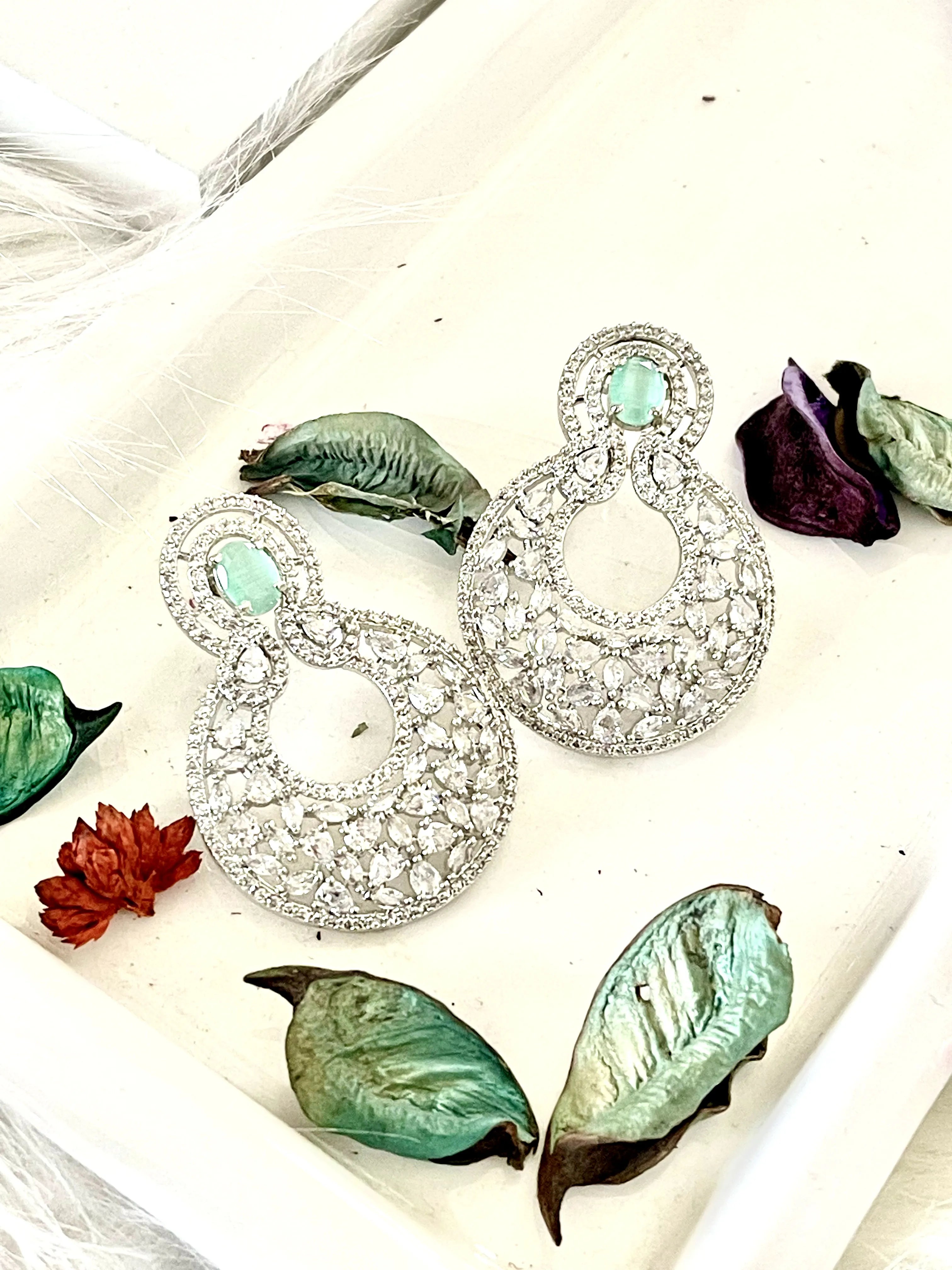 FANCY ROUND EARRING