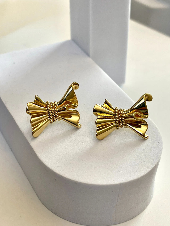 FAN BOW STUDS