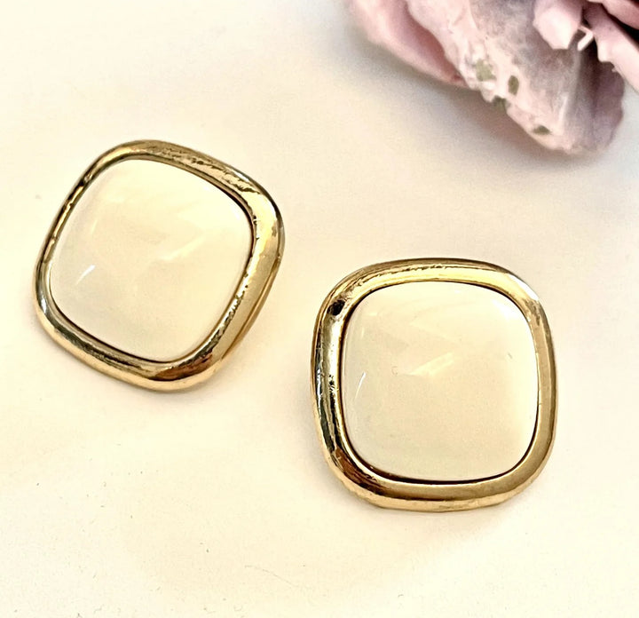 SCARLETT STUDS