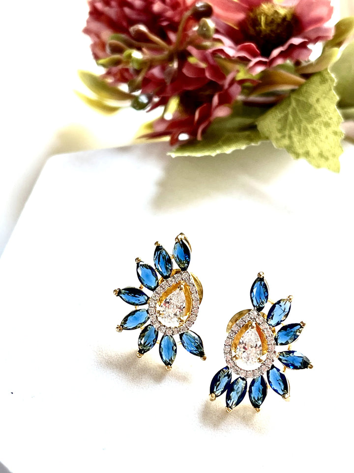 PETITE STUDS