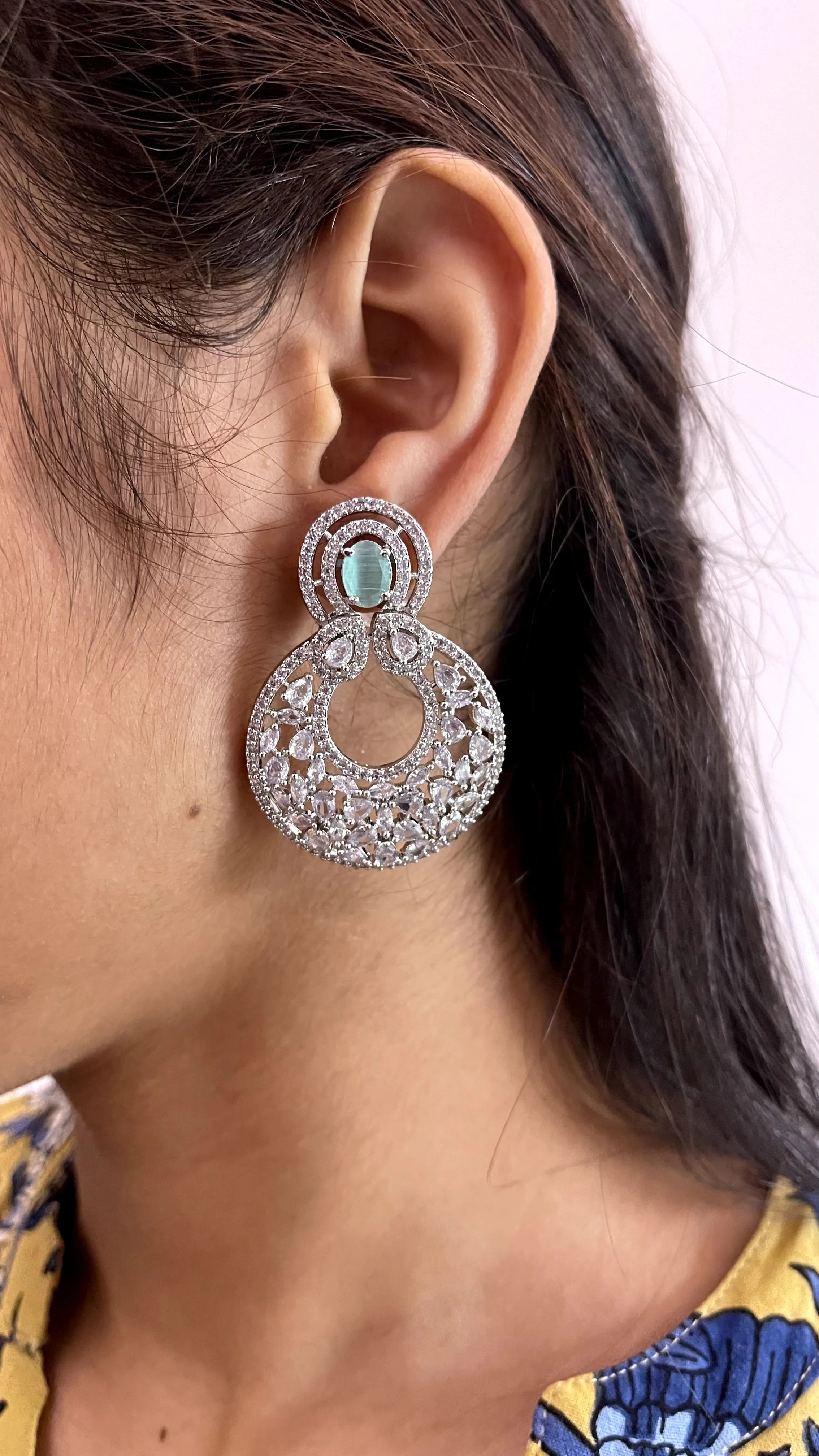 FANCY ROUND EARRING