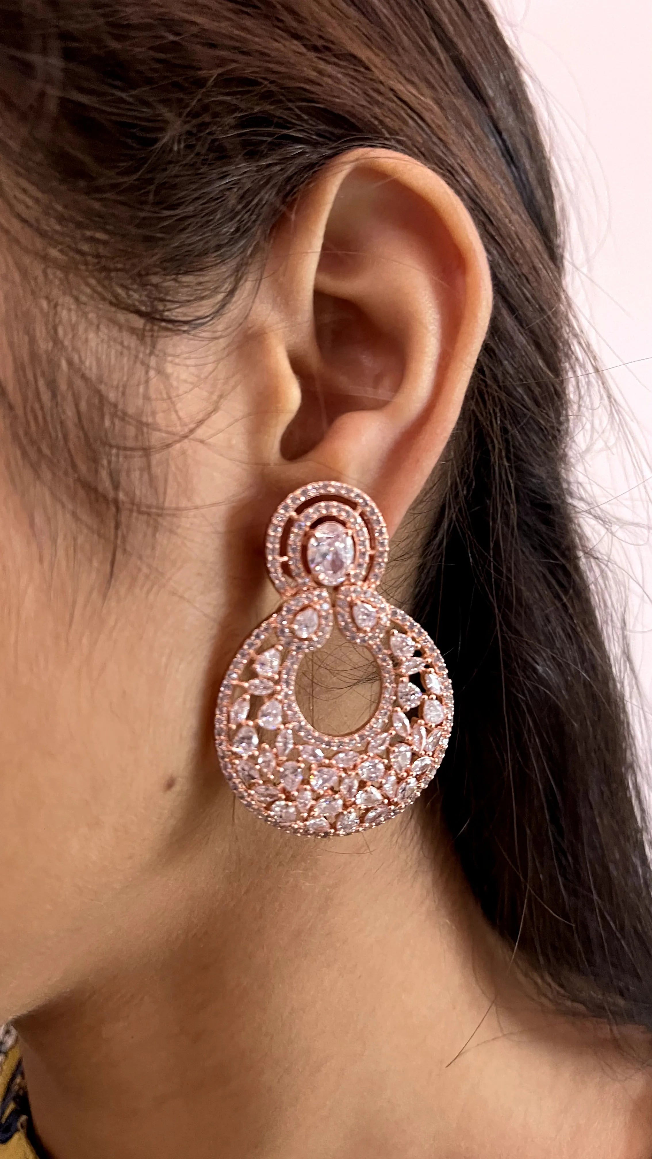 FANCY ROUND EARRING