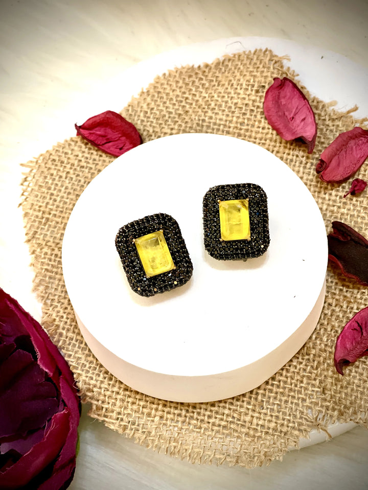 NOIR STUDS