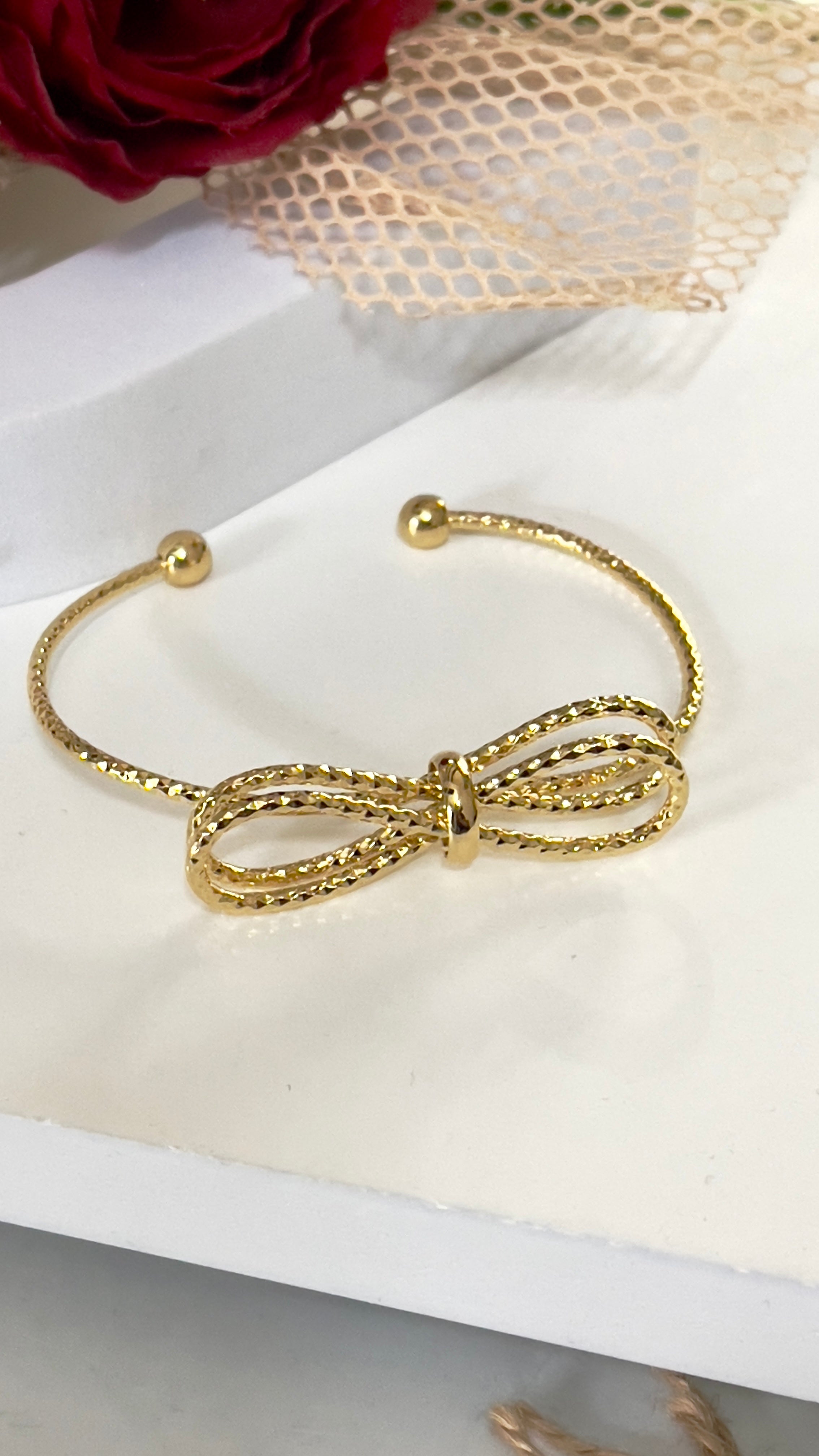 TEXTURED BOW BRACELET
