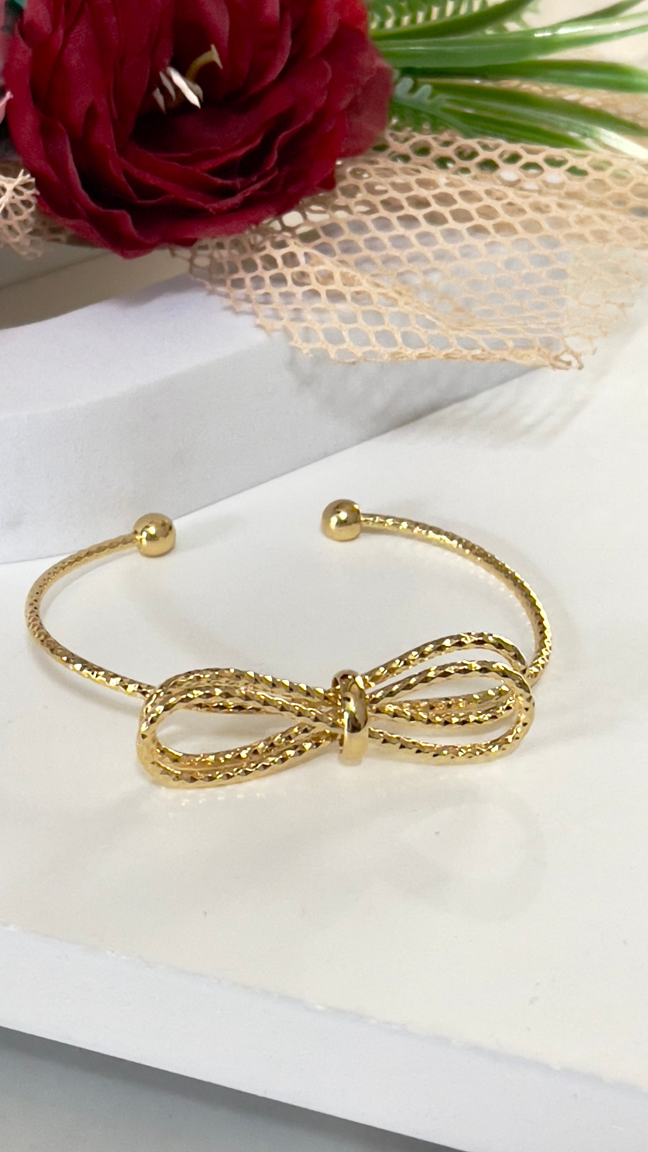 TEXTURED BOW BRACELET