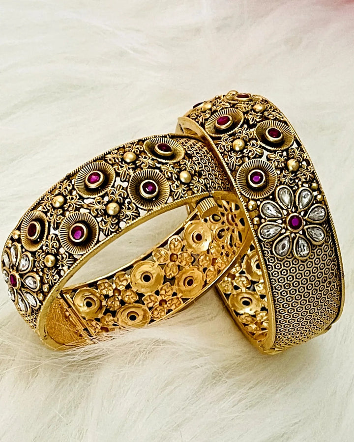 ADHIRA BANGLE