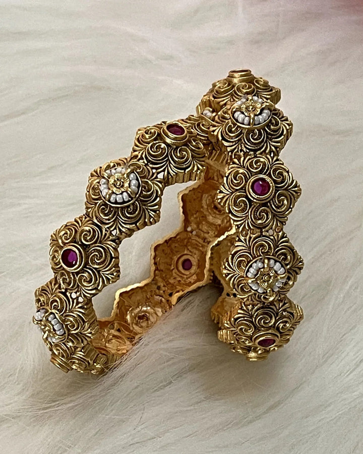 AARNA BANGLE