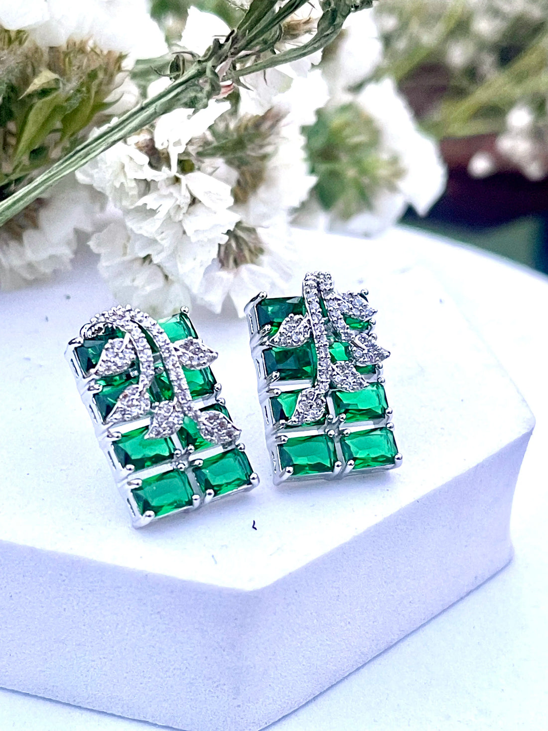 LAUREL STUDS