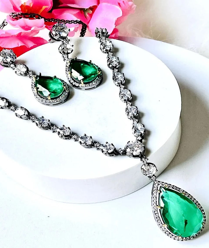 NEBULA NECKLACE