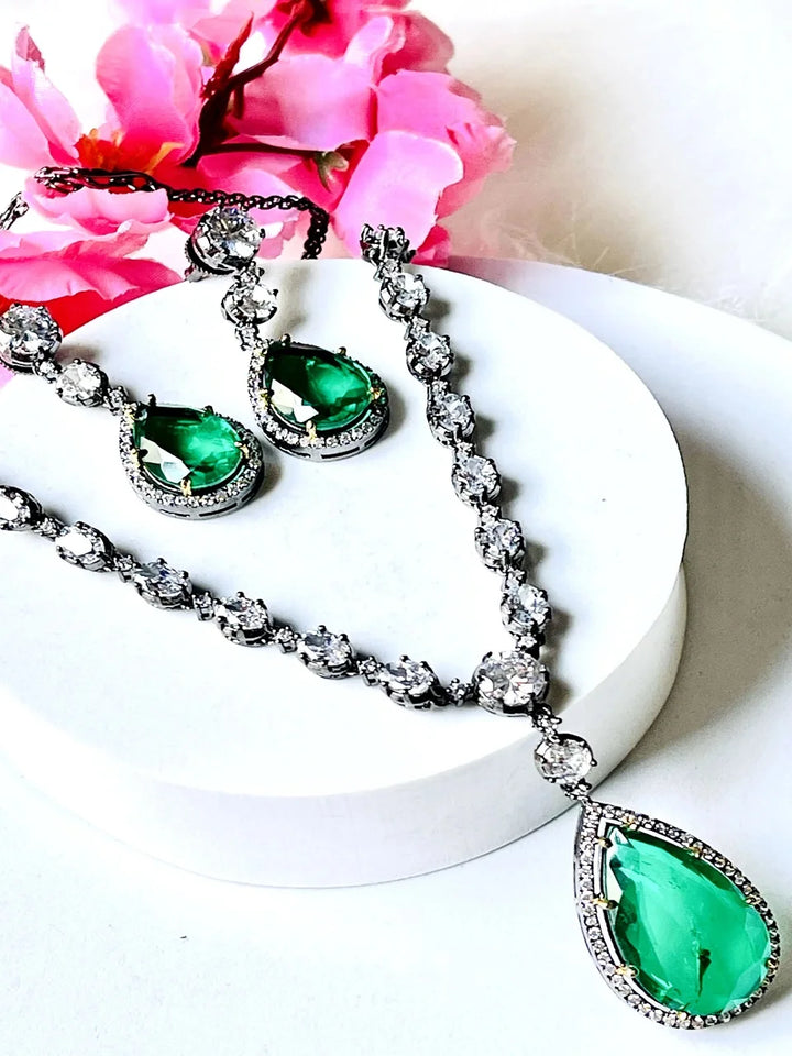 NEBULA NECKLACE