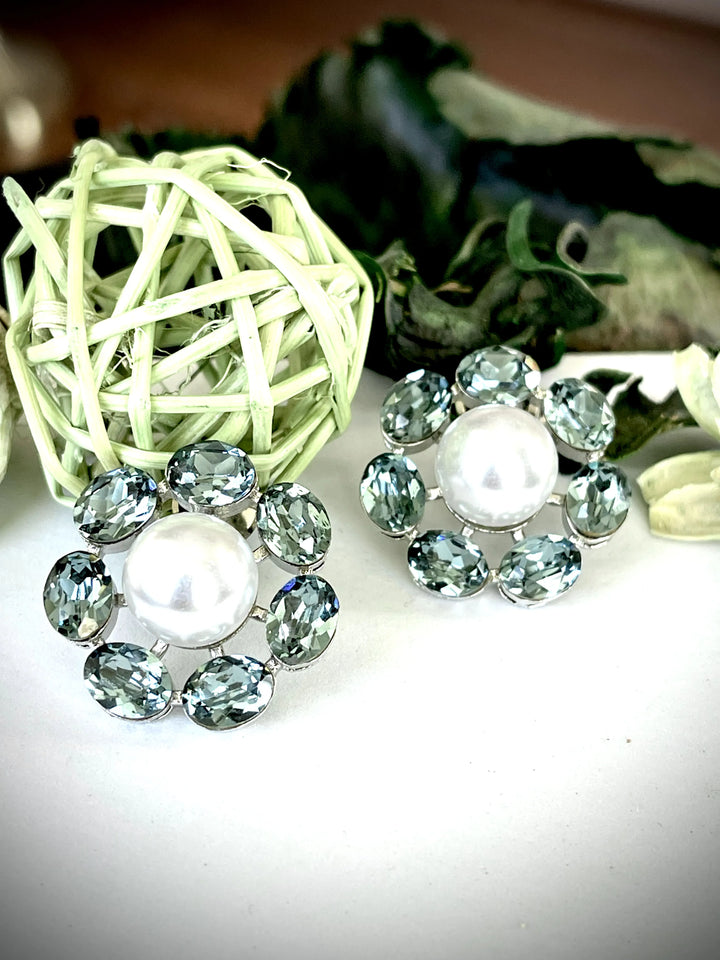 NIA STUDS